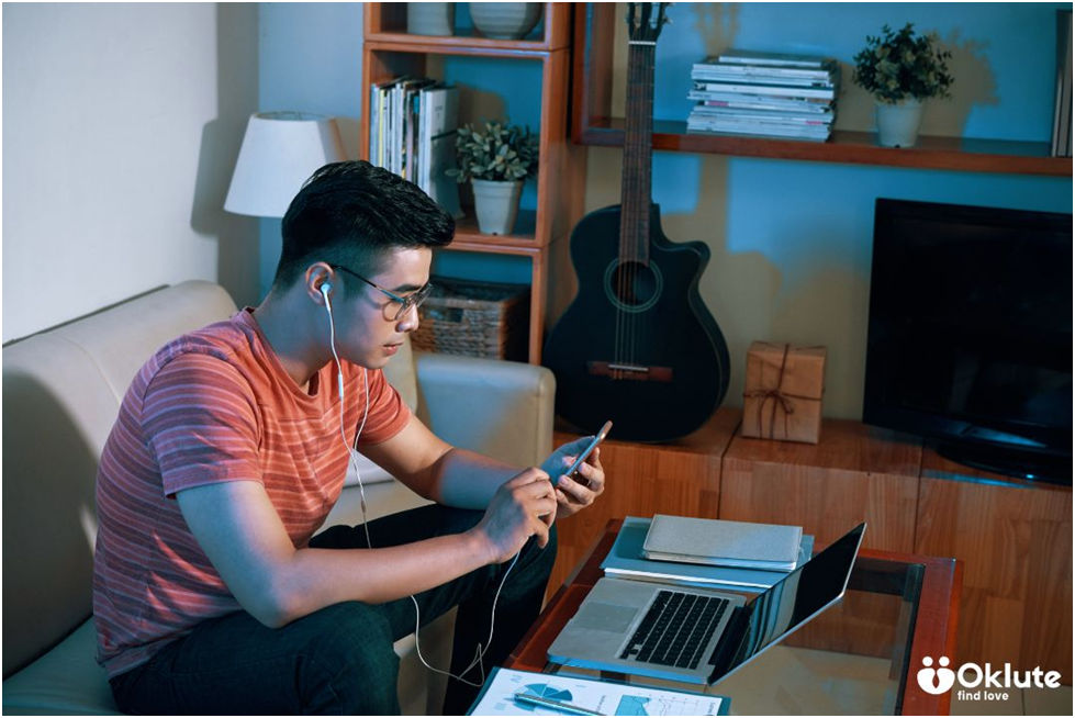 Digital Clutter Is Easy to Miss: How to Simplify Your Online Life